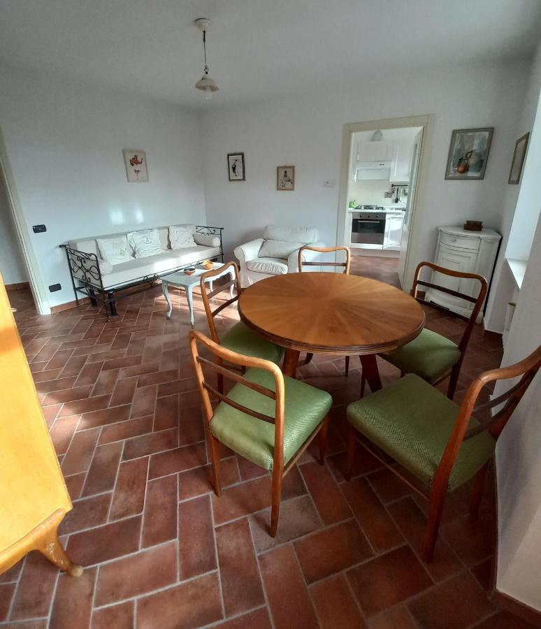 Il Giardino Di Olivia Apartment Guarene Bagian luar foto