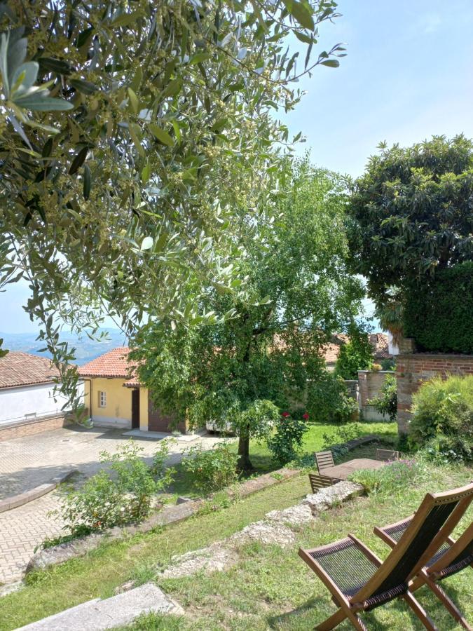 Il Giardino Di Olivia Apartment Guarene Bagian luar foto