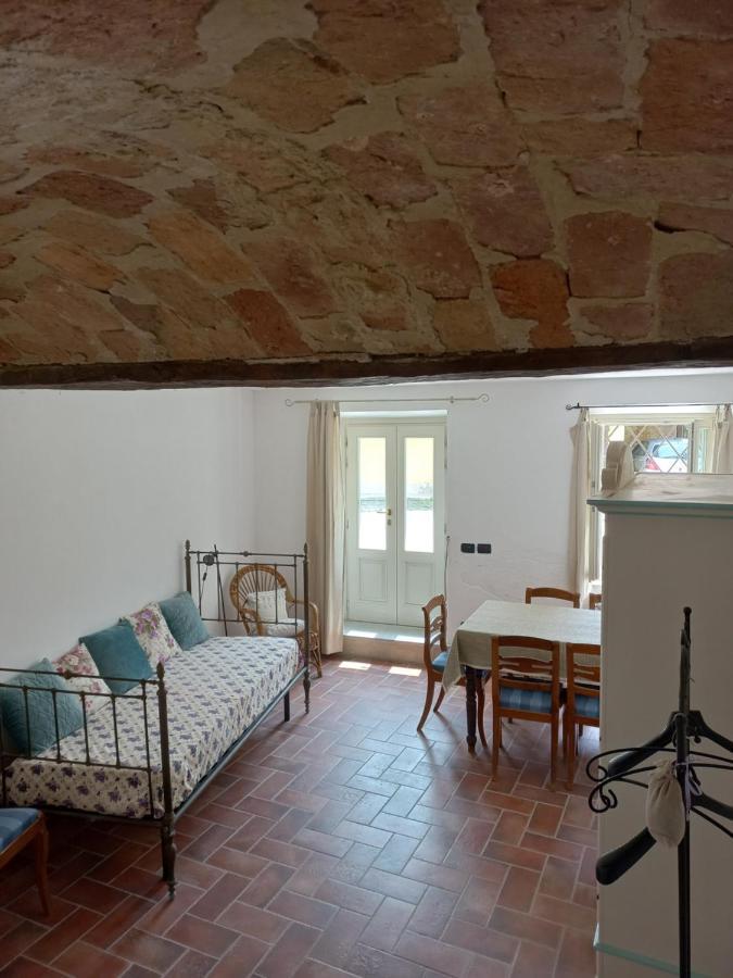 Il Giardino Di Olivia Apartment Guarene Bagian luar foto